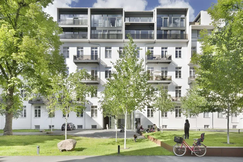 PARAGON APARTMENTS - Attraktive Wohnung in der Danziger Straße mit EBK & Parkett — photo 1
